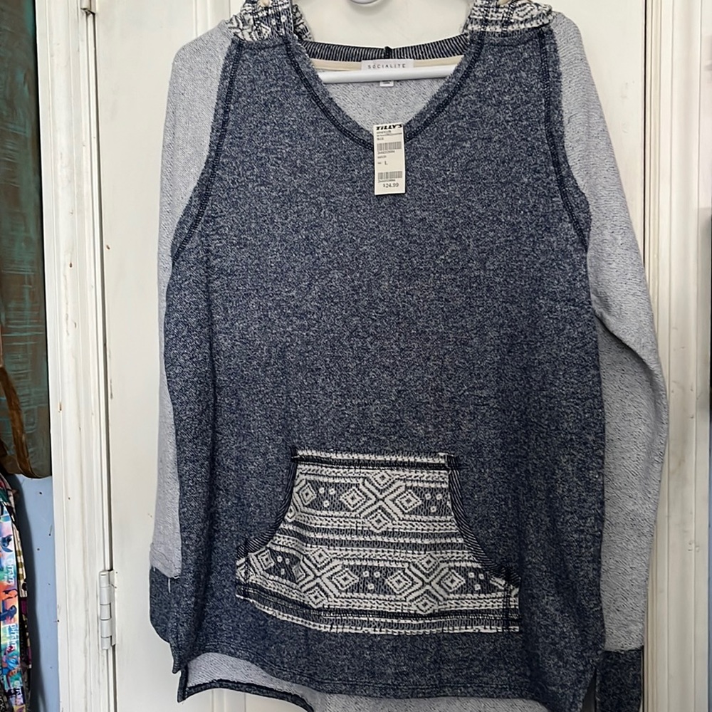 Tillys size Large blue & white hoodie. NWT
